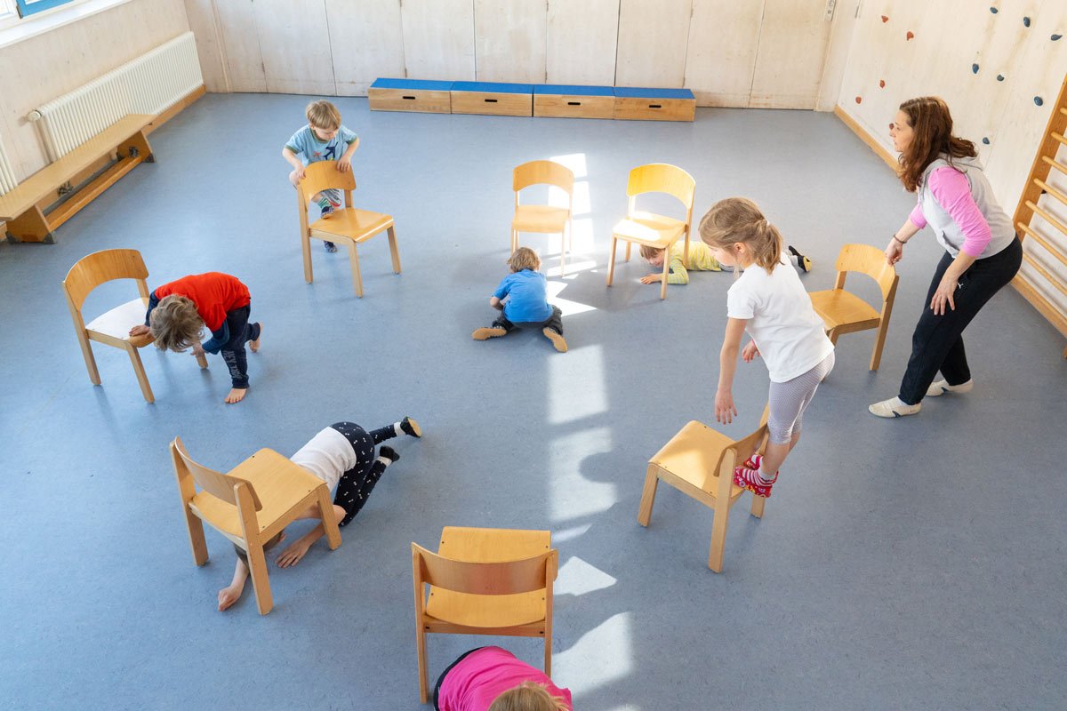 Stuhlbaustelle in der Kita